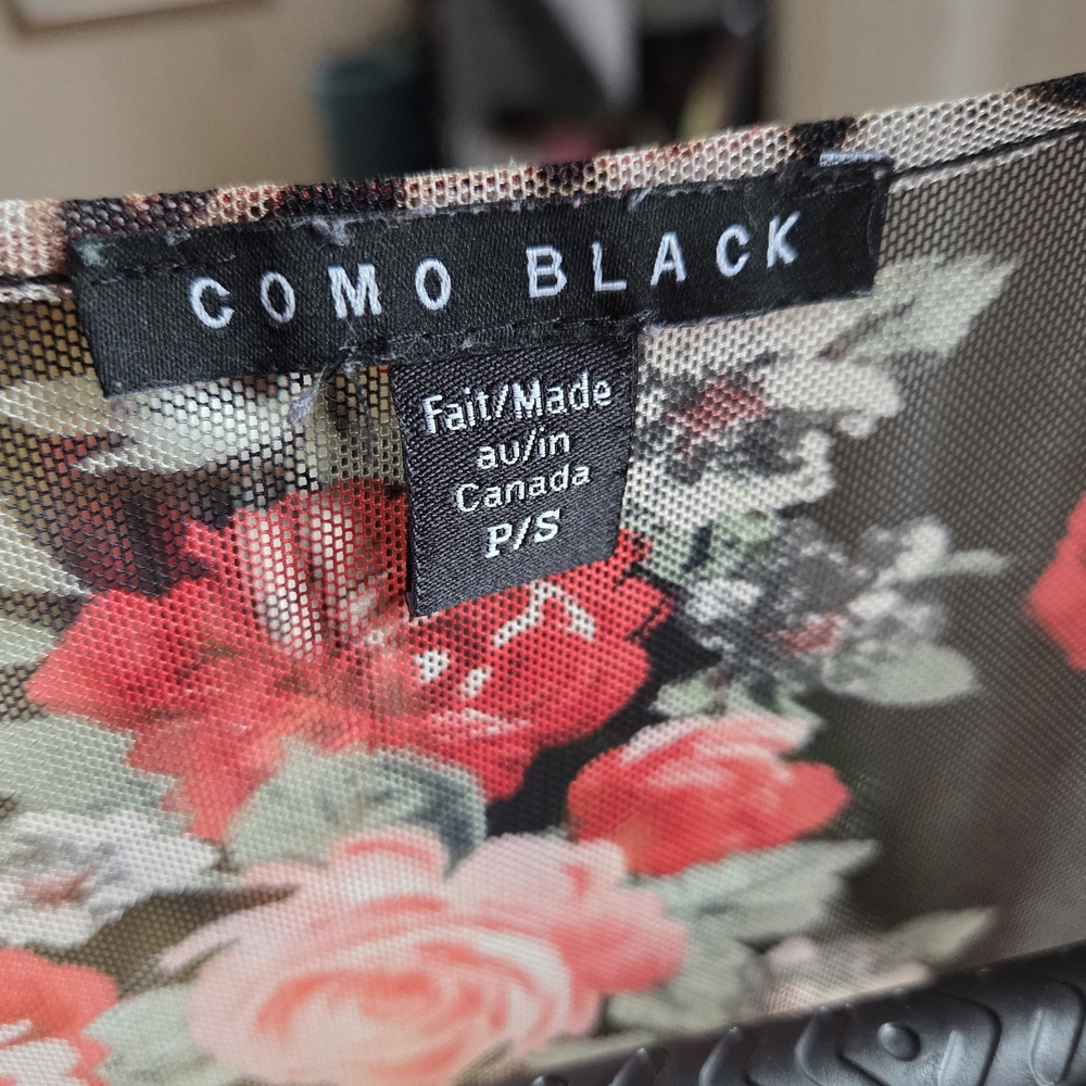 Relisted ‐------------ Como Black Sheer V Neck Roses And Leopard Small 19in P2P - Picture 2 of 8